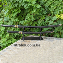 Набір самурайських мечів (катана і вакидзаси) на підставці