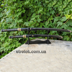 Набір самурайських мечів (катана і вакидзаси) на підставці